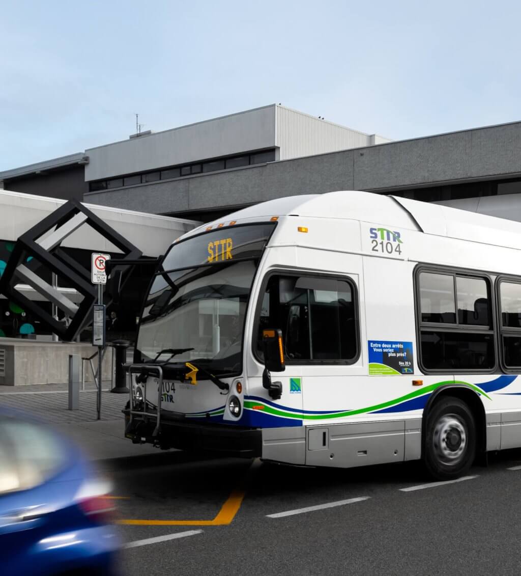 Image d'un autobus de la STTR lors d'un arrêt